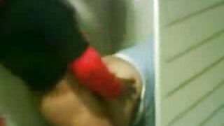 Djevojku Ellu Milano u čarapama udaraju s leđa na mali porno filmovi starke kauč